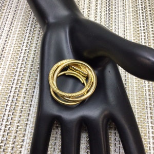 Vintage goldfarbener Schalclip.