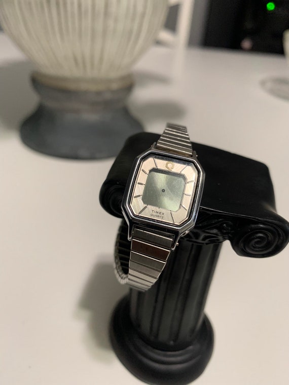 Vintage 90s Timex Quartz Digital ladies watch, silver… Gem