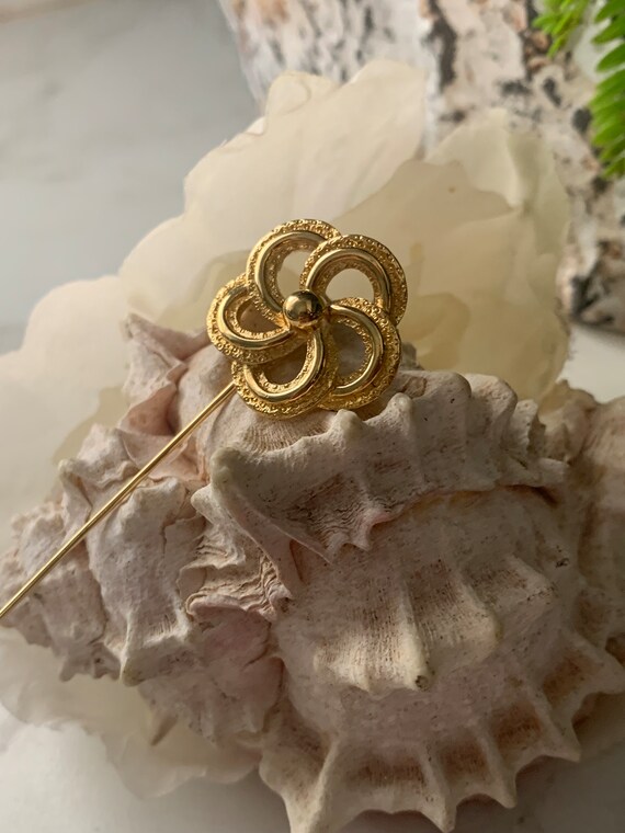 Jolie Broche Vintage Dorée En Forme De Fleur - Occasion