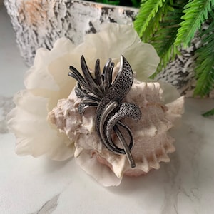 90s Vintage Ravana dark gray brooch, Flower pin/brooch, Vintage Brooch.