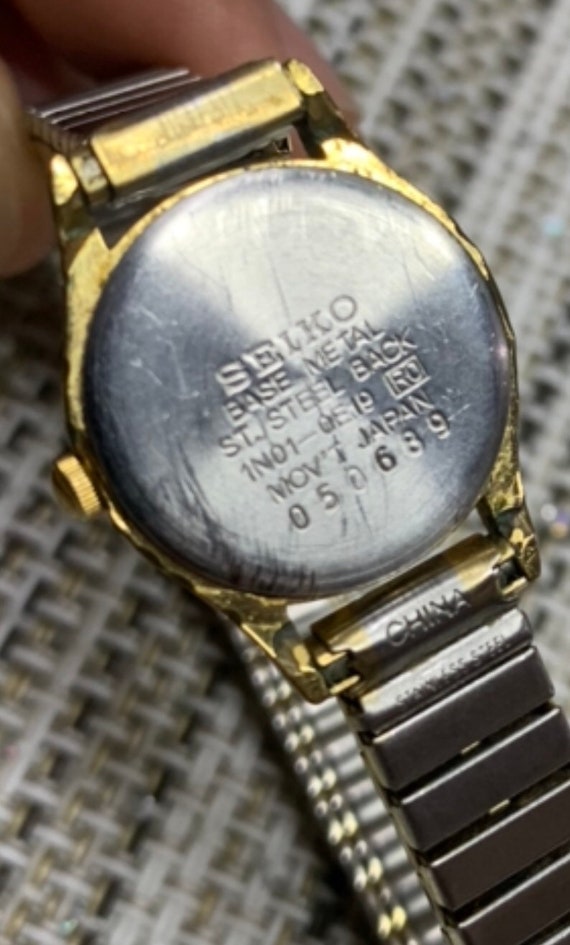 Vintage 80’s “Seiko “ gold tone ladies watch, Tru… - image 3