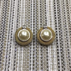 Vintage 90s Clip-On earrings, Ladies gold tone earrings.