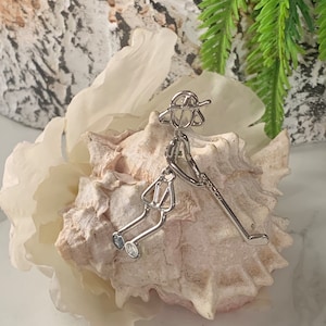 Vintage Silver  Tone Metal Signed KK/ED Lady Golfer with Swinging Dangling Legs Pin Brooch.