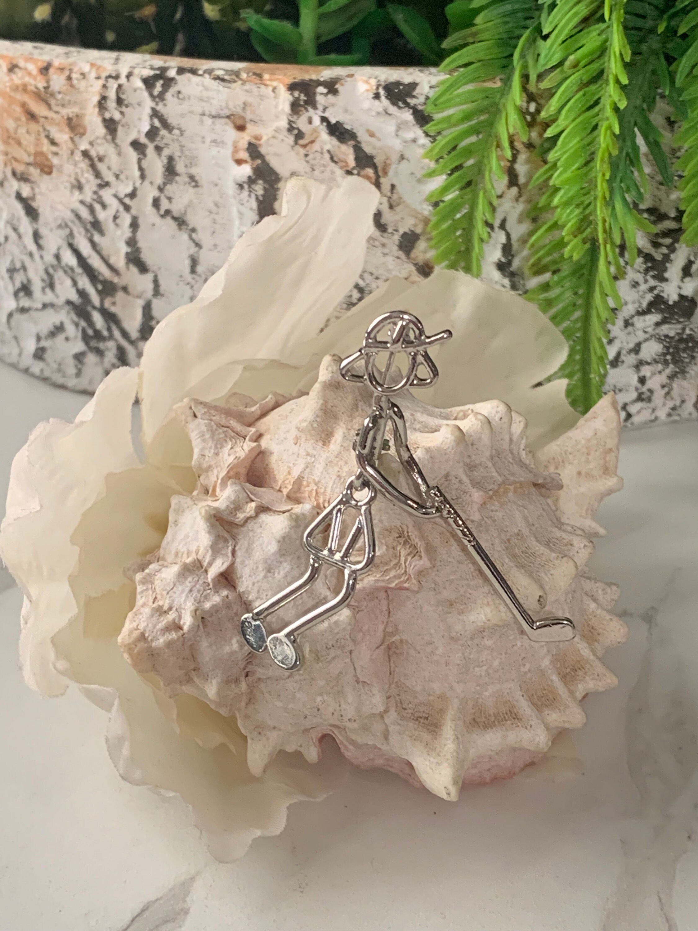 Vintage Silver  Tone Metal Signed KK/ED Lady Golfer with Swinging Dangling Legs Pin Brooch.