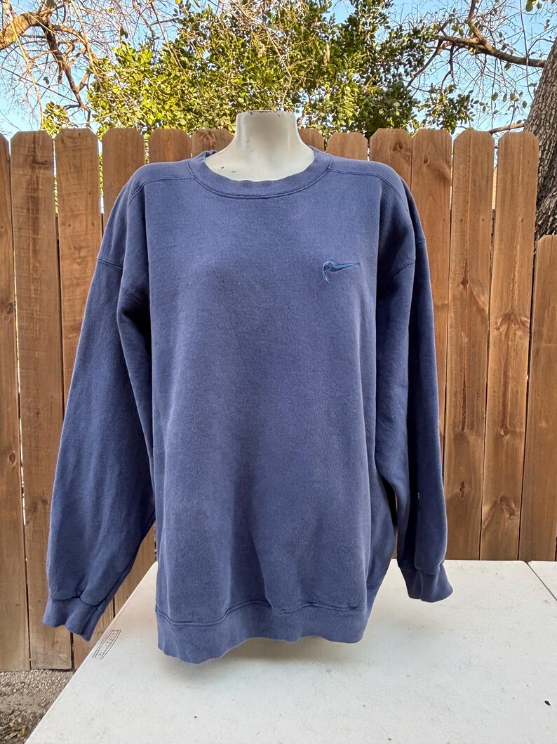 1999-2000-talet Vintage Nike Small Swoosh broderad logotyp blå tröja storlek XL tillverkad i USA, Klassisk Vintage, Urban Outfitters, Streetwear. bild 4