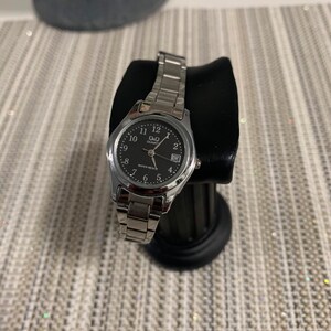 Vintage Q&Q ladies watch in silver tone.