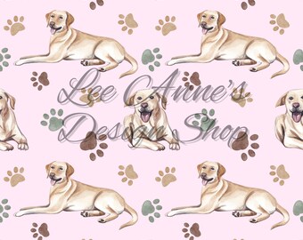Könnte beinhalten: Ein nahtloses Muster mit gelben Labrador Retriever Hunden auf rosa Hintergrund. Die Hunde sind in verschiedenen Posen, einige liegen, andere sitzen. Das Muster enthält auch braune und grüne Pfotenabdrücke.