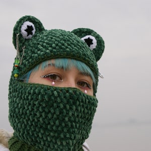 Crochet frog balaclava