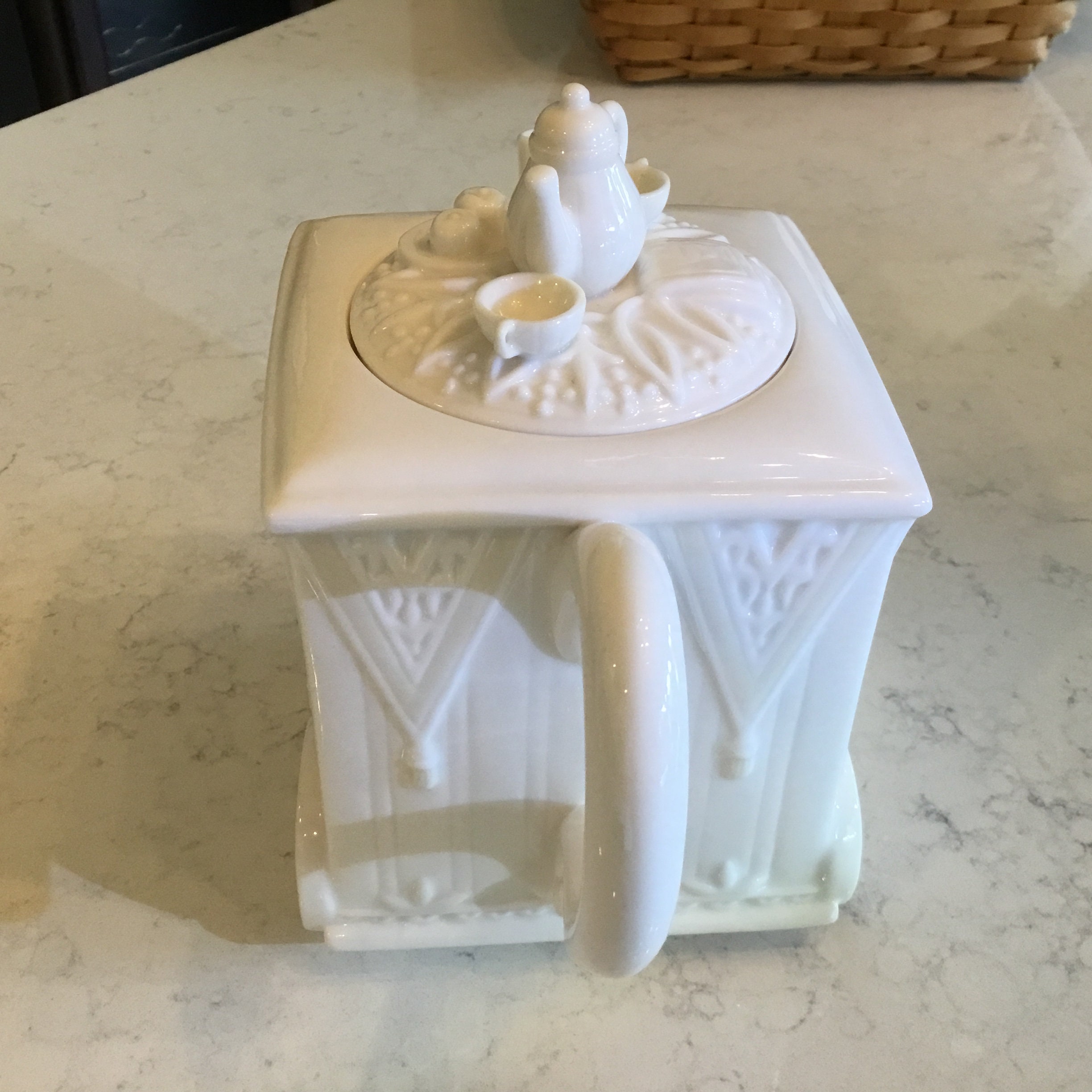 Butlers Pantry Lenox Teapot. 3D Lid. Beautiful Details. Etsy