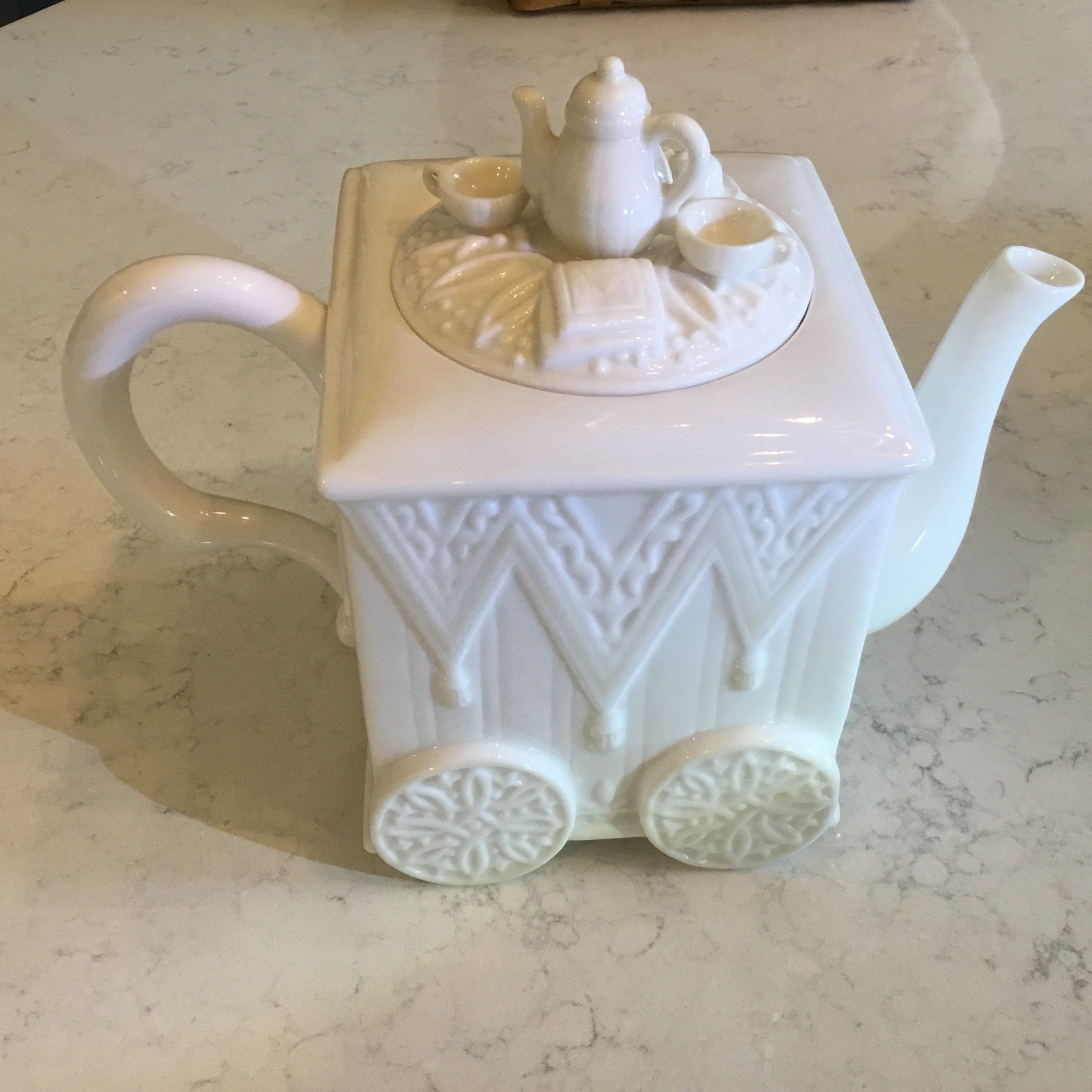 Butlers Pantry Lenox Teapot. 3D Lid. Beautiful Details. Etsy