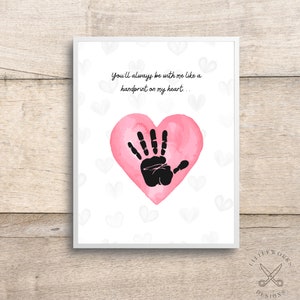 Tarjeta de corazón con huellas de manos editables / Huellas de manos de bebé / Regalo de bricolaje de un niño