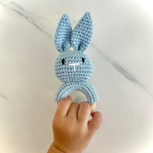 Baby Gift Rattle and Teether Toy Handmade Crochet, Safe and Non-Toxic Beechwood, Sensory Development for Baby, Amigurumi Baby Bunny, Skwish