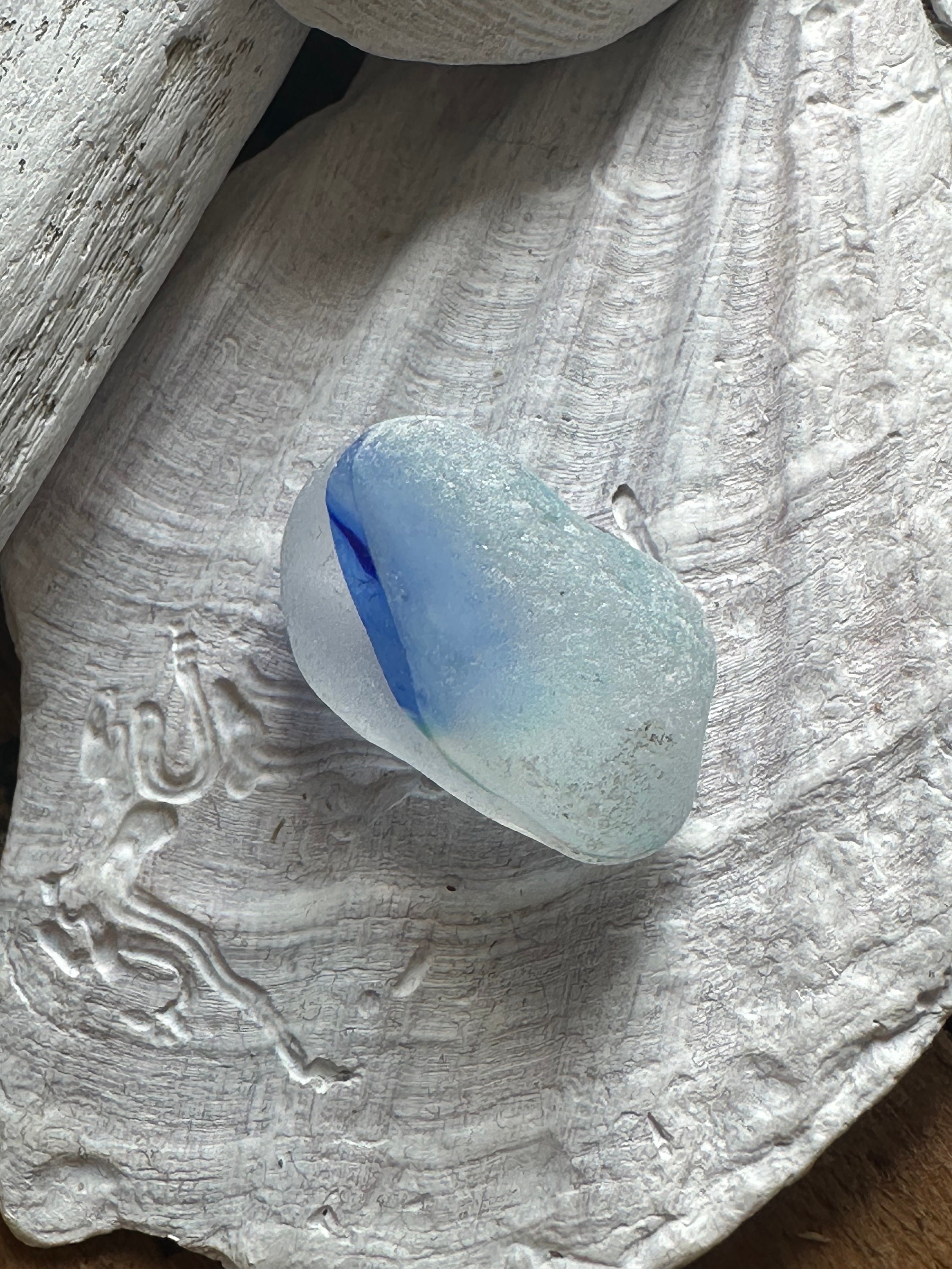 Verre De Mer Seaham Authentique – Morceau Multicolore Tons Bleus (S518)