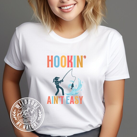 Hookin' Ain't Easy Women's Fishing T-shirt, Mom Fishing T-shirt, Girls That  Fish, Fishing T-shirt for Women 
