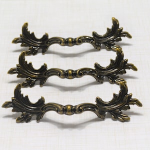 French Provincial Leaf Drawer Pull, Antique Brass Furniture Knob, Brass Door Handle, 3&quot; Centers, Old World Cabinet Hardware