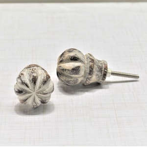 Shabby Chic Wood Knob, White Washed Drawer Pull, Carved Wooden Door Handle, Kitchen Cabinet Hardware