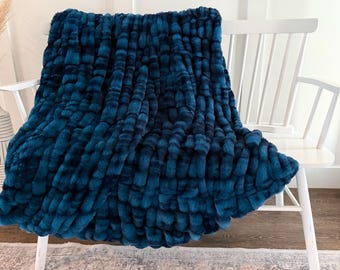 Manta azul marino oscuro para adultos, suave Minky, regalo personalizado para adultos, manta de felpa pesada de lujo y acogedora, tamaño king o queen, manta esponjosa