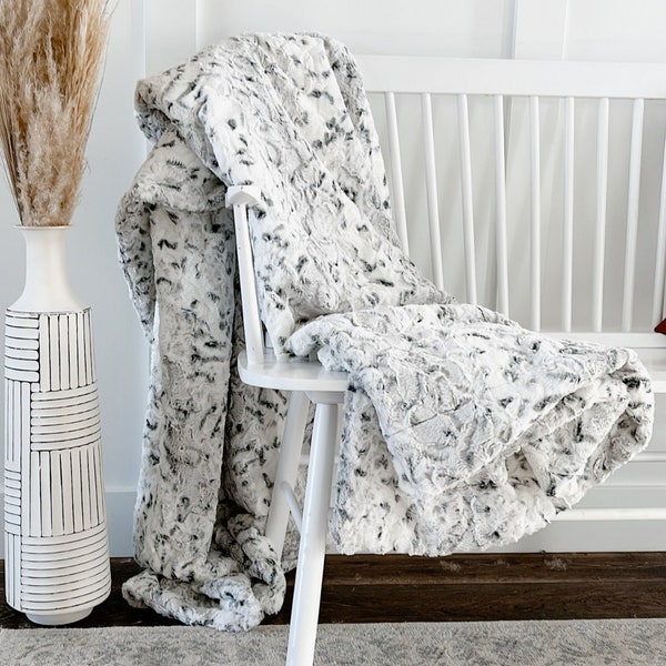 Luxury Faux Fur Large Blanket Snowy Owl Minky Adult Cozy Plush throw Soft Warm Comfort Gift for Her Customized Blanket Gift for Anniversary
