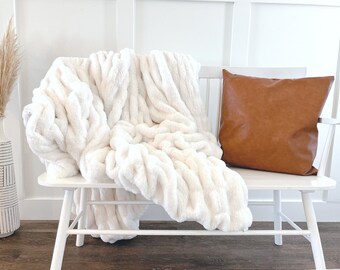 Adult Minky Blanket Fur Throw Ultra Soft Cozy Warm Luxury Adult Personalized Blanket Fluffy Fur Blanket Heavy Weighted Blanket Anxiety Gift