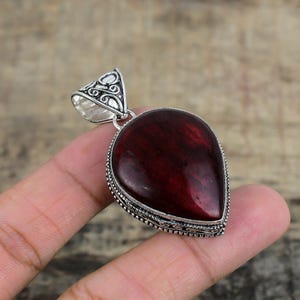 Red Flash Labradorite Pendant Natural Labradorite Gemstone Handcrafted 925 Sterling Silver Pendant Vintage-Inspired Pendant For Wedding Gift