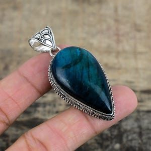 Pendentif labradorite flash bleu, pierre gemme labradorite bleue naturelle, pendentif en argent sterling 925 fabriqué à la main, pendentif d'inspiration vintage pour cadeau