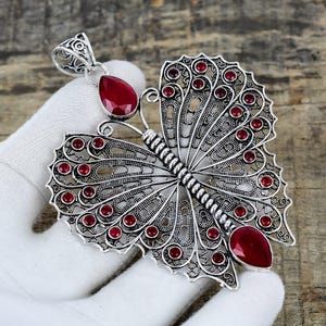 Collar con colgante de rubí y granate rojo, hecho a mano en plata, con forma de mariposa, de plata de ley 925.