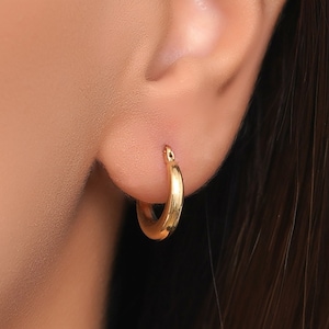 14k Solid Gold Earrings / Butterfly Earrings / Diamond Earrings / Diamond Butterfly Earrings / Gold Earrings / Tragus Earrings