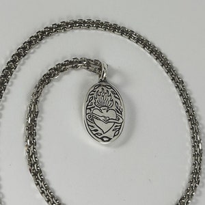Zilveren Ivy's Heart-hanger: met de hand gesneden, uniseks 925 gerecyclede sterlingzilveren ketting afbeelding 5
