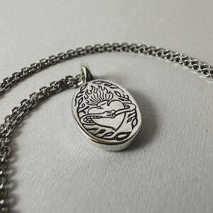 Zilveren Ivy's Heart-hanger: met de hand gesneden, uniseks 925 gerecyclede sterlingzilveren ketting afbeelding 3