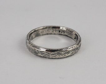 Anillo apilable de plata de ley oxidada: banda unisex hecha a mano