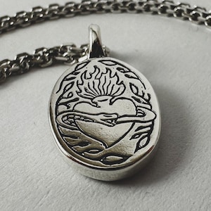 Zilveren Ivy's Heart-hanger: met de hand gesneden, uniseks 925 gerecyclede sterlingzilveren ketting afbeelding 1