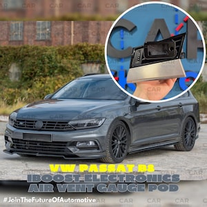 Può includere: Un'auto grigia VW Passat B8 con un pod di misurazione dell'aerazione nero. L'immagine include il testo "VW PASSAT B8 IBOOST-ELECTRONICS AIR VENT GAUGE POD" e l'hashtag "#JoinTheFutureOfAutomotiveAR". Un primo piano mostra il pod di misurazione nero e argento.
