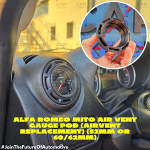 Puede incluir: Reemplazo de la cápsula del medidor de ventilación de aire negro Alfa Romeo MiTo. La imagen muestra un primer plano del salpicadero con un medidor y un reemplazo de ventilación de aire circular. El texto de la imagen dice "ALFA ROMEO MITO AIR VENT GAUGE POD (AIRVENT REPLACEMENT) (52MM OR 60/62MM)".