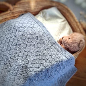 Knitting pattern baby blanket, throw blanket pattern, beginner friendly pattern, gift for newborn, afghan blanket pattern, babyshower, DK