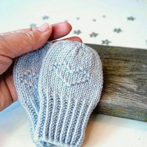 Knitting pattern baby mittens, easy knit, straight needles, beginner friendly knit, thumbless mitts, babyshower gift, DK, newborn knitting