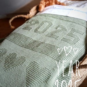 Knitting pattern baby blanket, easy knit, beginner friendly, newborn knit, personalized baby blanket, blanket with year, keepsake blanket