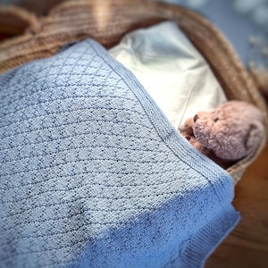 Knitting pattern baby blanket, throw blanket pattern, beginner friendly pattern, gift for newborn, afghan blanket pattern, babyshower, DK