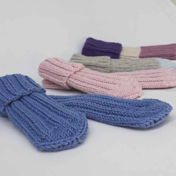 Sock knitting pattern, easy knit socks without heels, beginner friendly knit, quick sock pattern, children's knit socks, tube socks, no heel