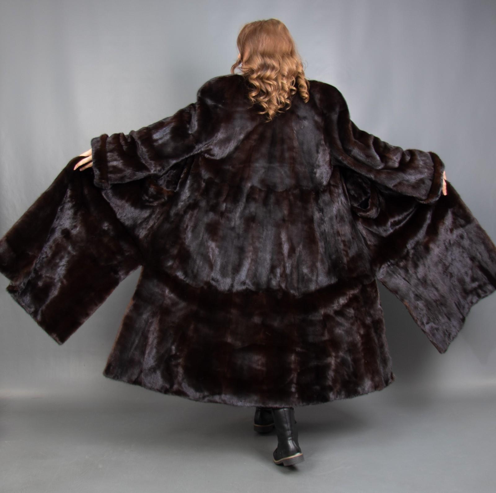 BEAU MANTEAU FOURRURE véritable femme 34/36 Tbe EUR 120,00 - FR BEAU MANTEAU FOURRURE véritable femme 34/36 Tbe EUR 120,00 - FR