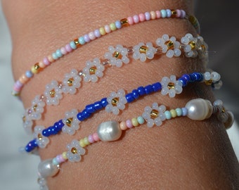 Customizable Flower Beaded Bracelet: Personalized Jewelry Gift
