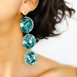 Long modern ceramic earrings with round geometric style, Green marbled dangle porcelain earrings, Statement dangle party earrings