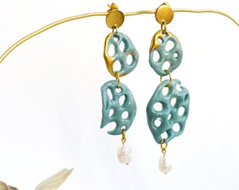 Boucles d’oreilles dépareillées pendantes, pendantes en céramique irrégulières, boucles d’oreilles turquoise vert Boho plaquées or, boucles d’oreilles abstraites en porcelaine pour femmes