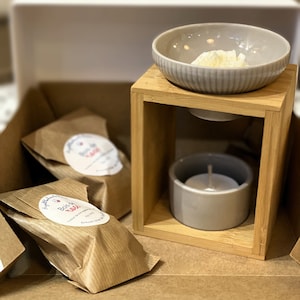 Perfume Burner Box - 2 scented vegetable wax melts - 1 tea light candle, soy wax