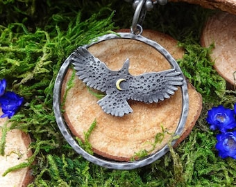 Flying raven pendant necklace, Magical gothic raven charm witch jewelry, Metal protection bird pendant necklace with crow charm