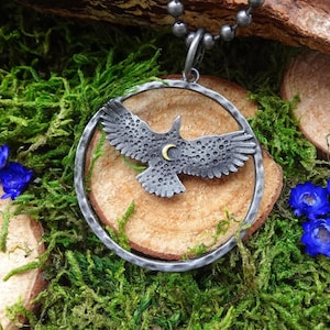 Flying raven pendant necklace, Magical gothic raven charm witch jewelry, Metal protection bird pendant necklace with crow charm