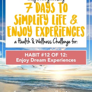 Puede incluir: Gr&aacute;fico promocional con un fondo de cielo azul y una escena de playa en la parte inferior. El texto dice "7 D&Iacute;AS PARA SIMPLIFICAR LA VIDA Y DISFRUTAR DE EXPERIENCIAS" y "un desaf&iacute;o de salud y bienestar". Tambi&eacute;n dice "H&Aacute;BITO #12 DE 12: Disfruta de experiencias de ensue&ntilde;o".
