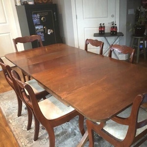Duncan Phyfe Mahogany 1930&#39;s Drop Leaf Dining Table and 6 Cushioned Chairs. All Original.