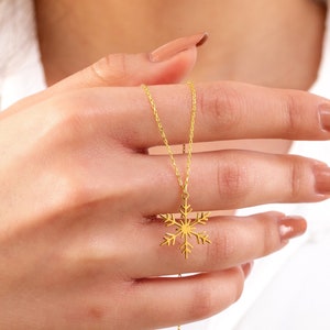 Silberne Schneeflocke Halskette, Schneeflocke Winter Schmuck, Charm Anhänger, Schneetag Geschenk, Silber Weihnachtsgeschenk, Funkelnde Halskette, Geschenk für Sie