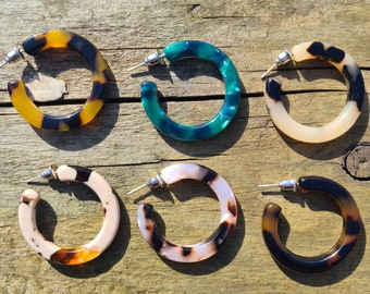 Modern Acetate Hoops Earrings in Trendy Colors - Lightweight and Versatile Statement Accessories for Women