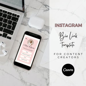 以下が含まれることがあります： ピンクと白の携帯電話の画面に、Instagram 用のバイオリンクテンプレートが表示されています。テンプレートには、女性の画像、テキスト「Chloe Wilson」、および「Shop」、「Download Freebie」、「Blog」、「Work With Me」のボタンがあります。テキスト「INSTAGRAM Bio Link Template FOR CONTENT CREATORS Canva」は白い背景に表示されています。